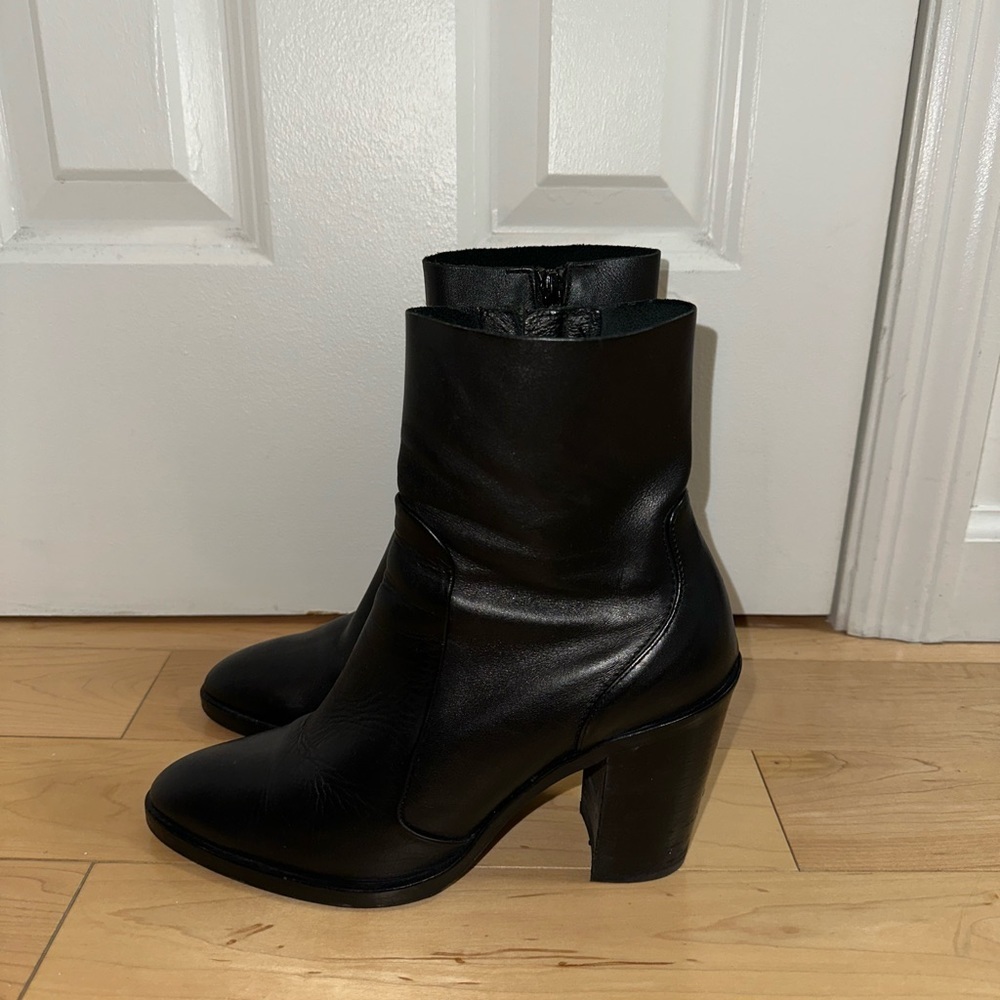 VagaBond Leather Boot​​